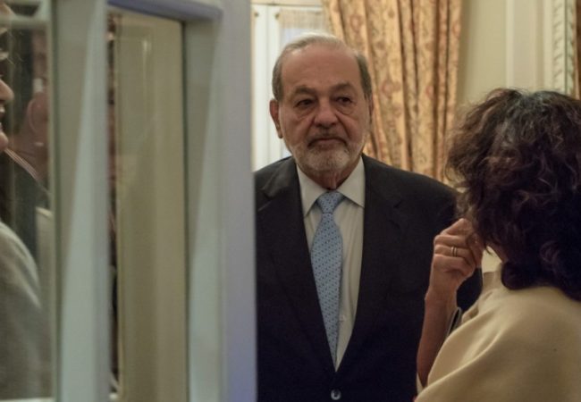 Golpe a Clarín: Milei abre el ingreso de Slim y Elon Musk al negocio satelital