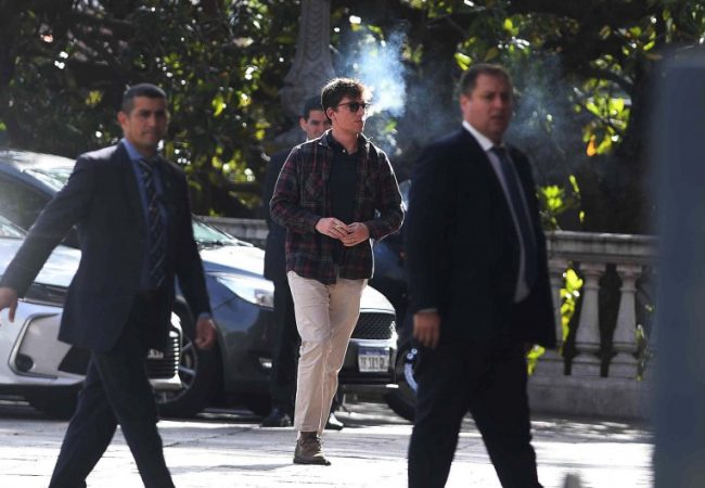 Santiago Caputo absorbe la publicidad del Banco Nación y buscan un atajo para sortear la promesa de pauta cero