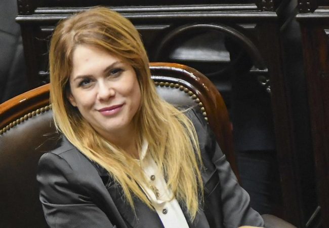 Familiares de víctimas reclaman que el Congreso expulse a Lemoine por burlas sobre los vuelos de la muerte